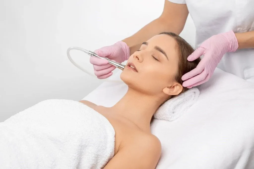 HydraFacial for Expats in DLF Phase 5 Gurugram